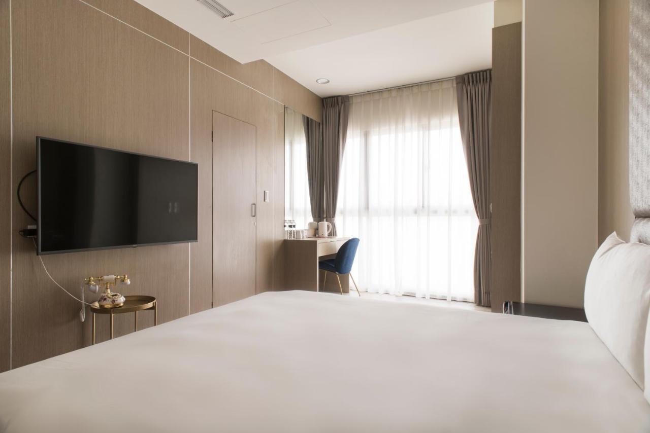 Whoops Hotel Taichung Exterior foto